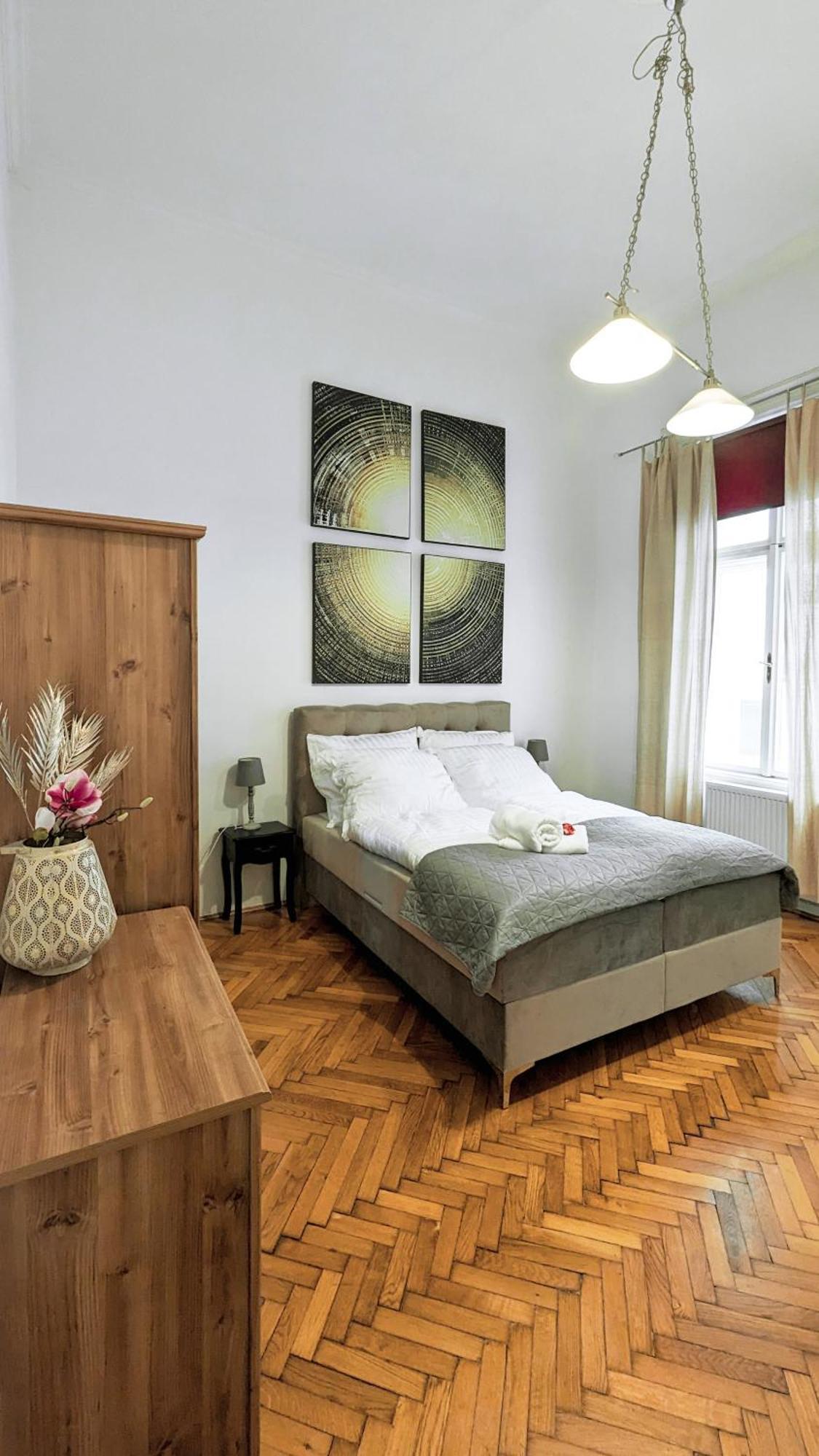 Heart Of The City, Entire Very Big Apartment Budapest Exteriör bild