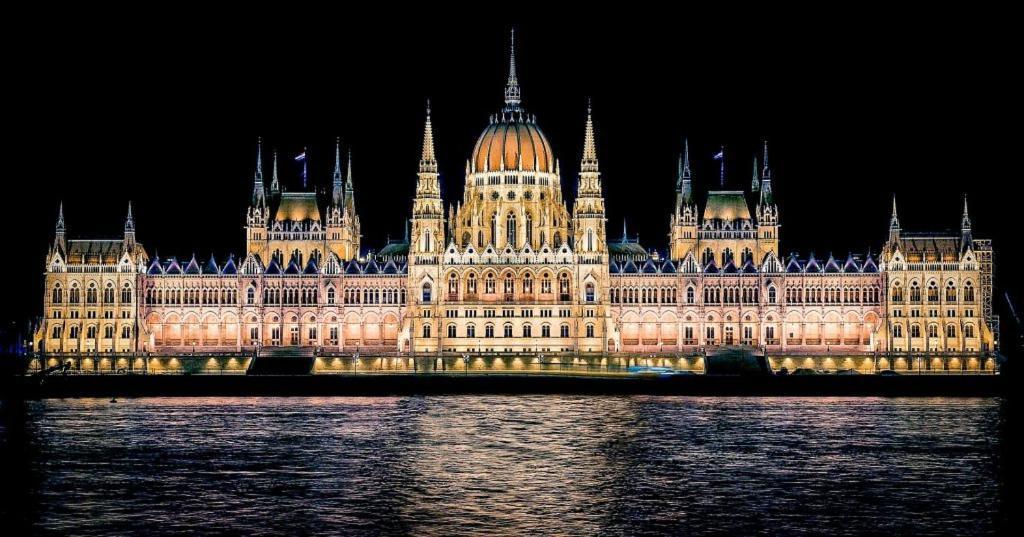 Heart Of The City, Entire Very Big Apartment Budapest Exteriör bild