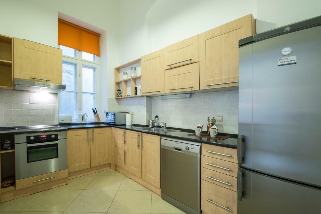 Heart Of The City, Entire Very Big Apartment Budapest Exteriör bild